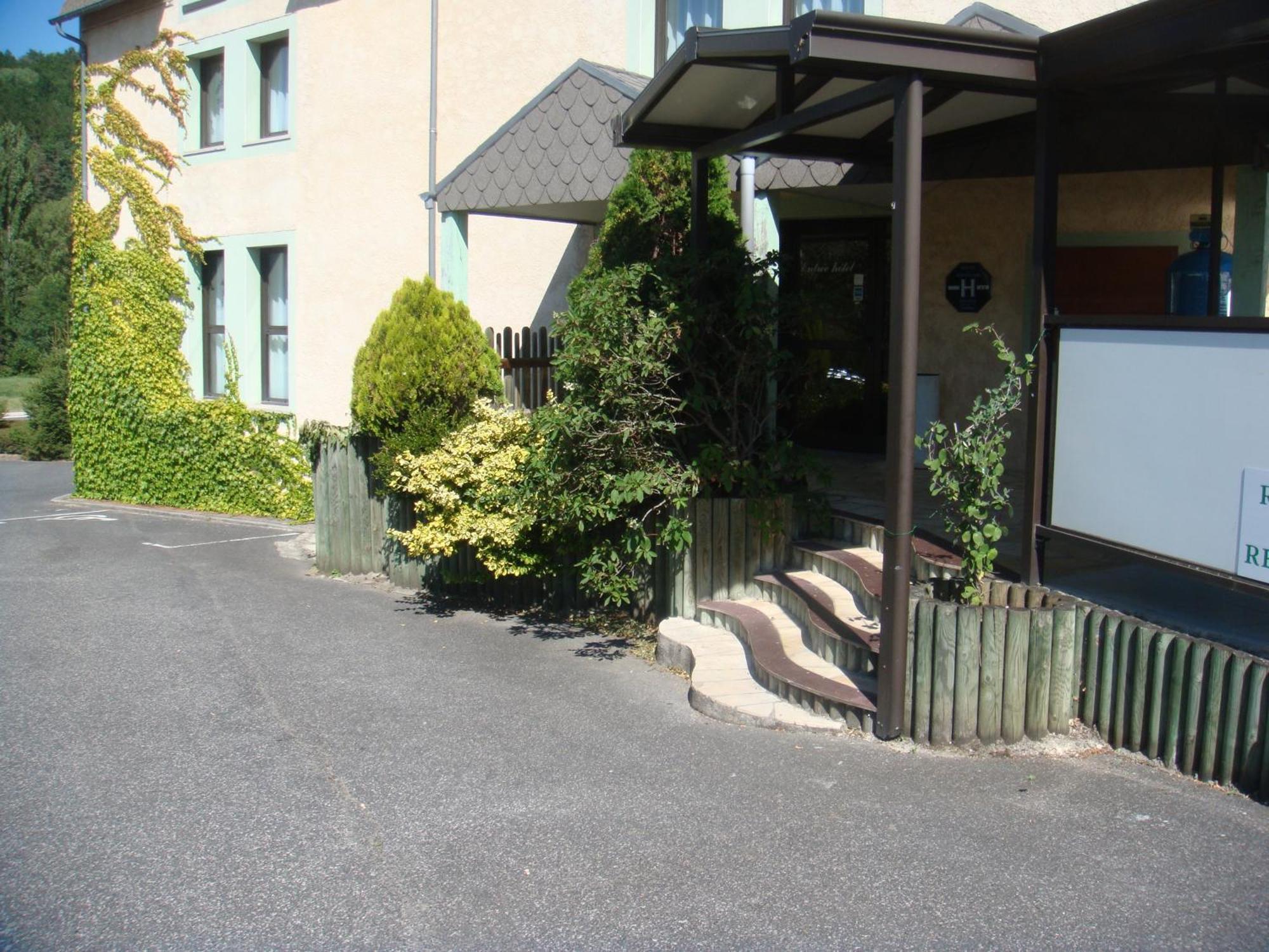 Hotel-Restaurant Le Calice Du Gevaudan - A75 Banassac Eksteriør billede
