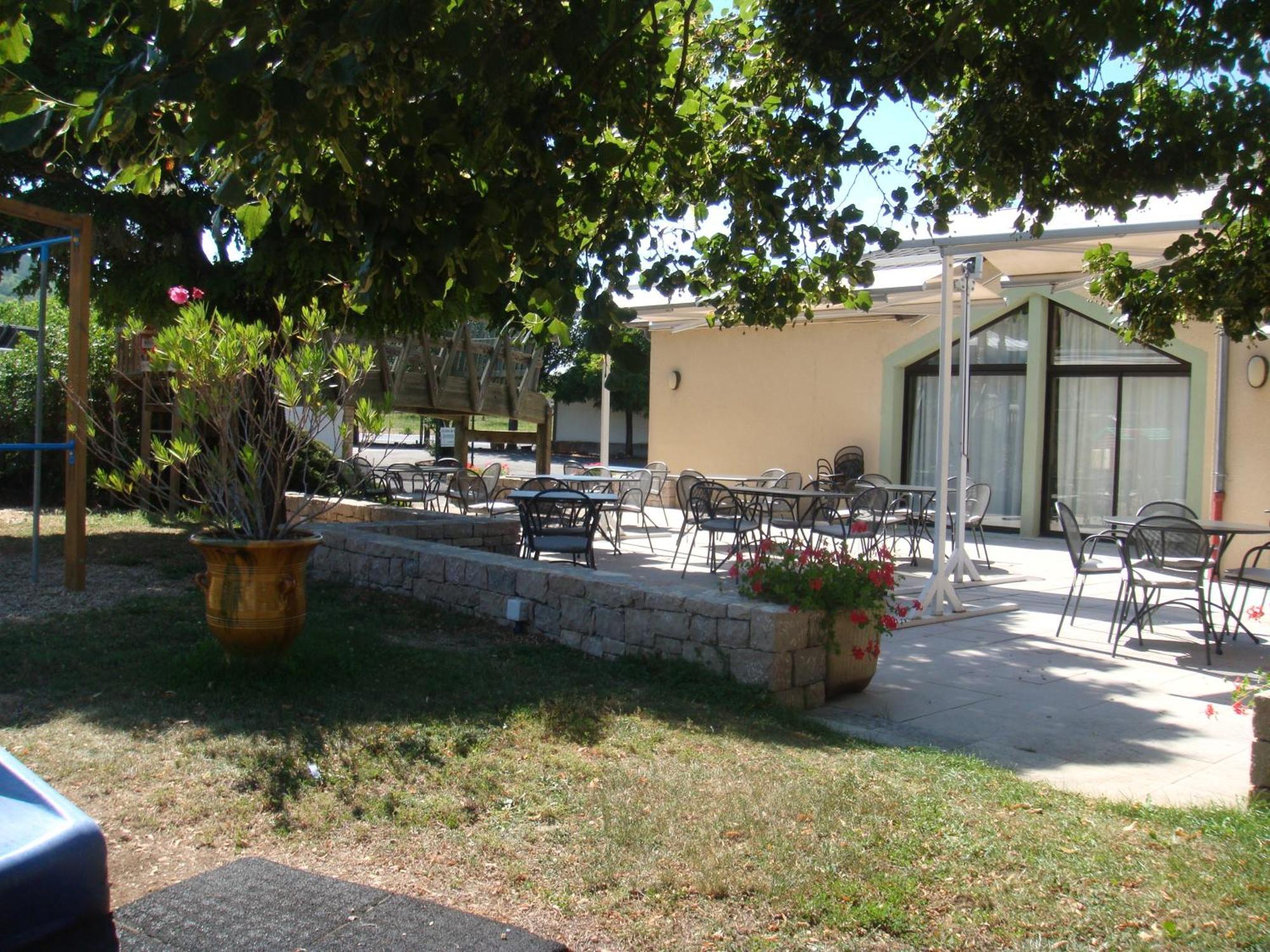 Hotel-Restaurant Le Calice Du Gevaudan - A75 Banassac Eksteriør billede