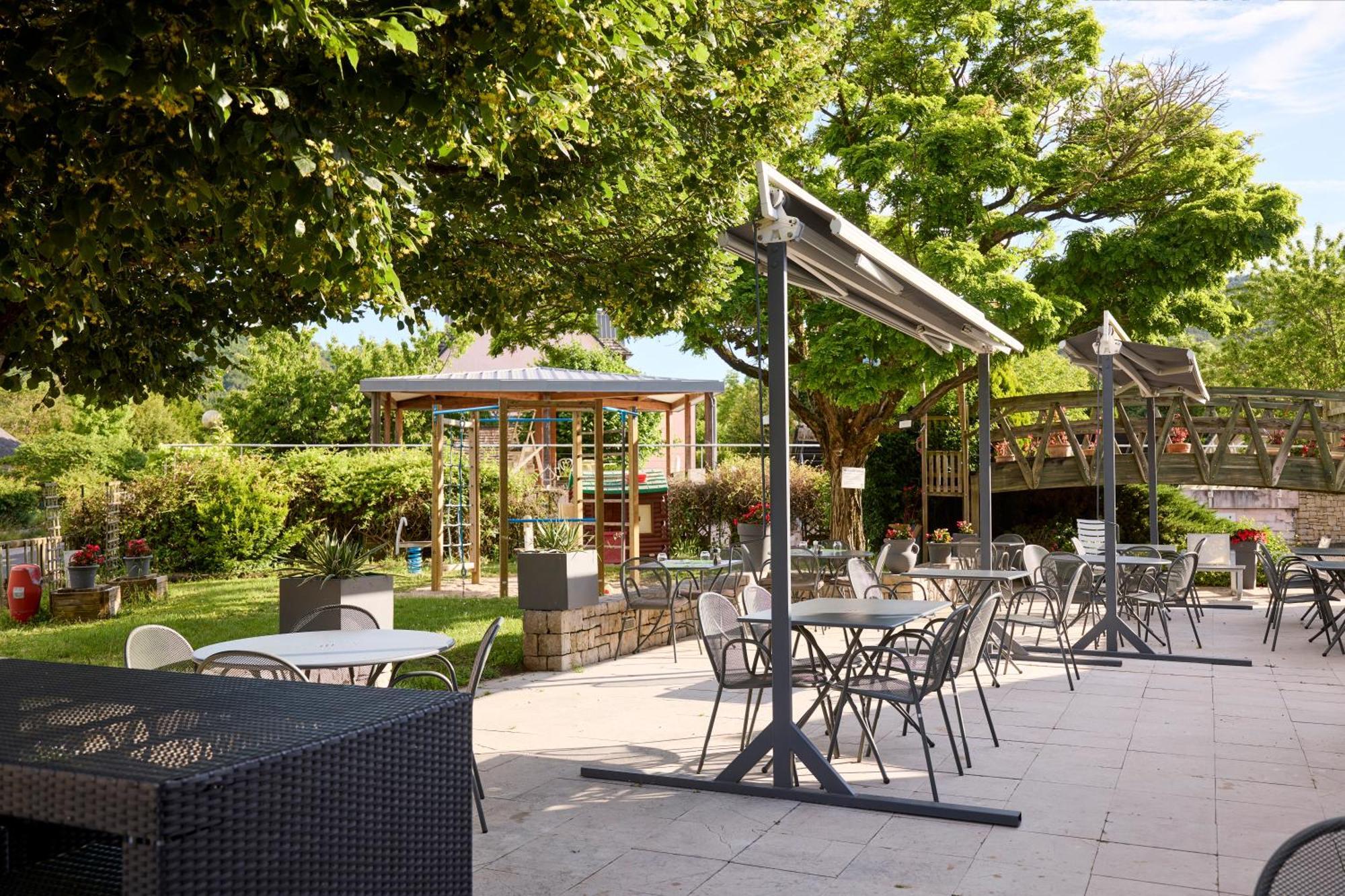 Hotel-Restaurant Le Calice Du Gevaudan - A75 Banassac Eksteriør billede
