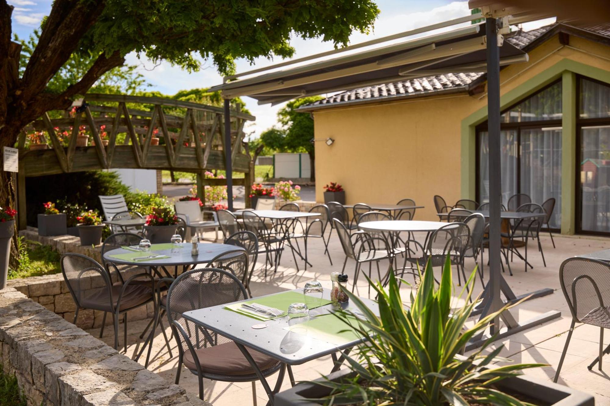 Hotel-Restaurant Le Calice Du Gevaudan - A75 Banassac Eksteriør billede