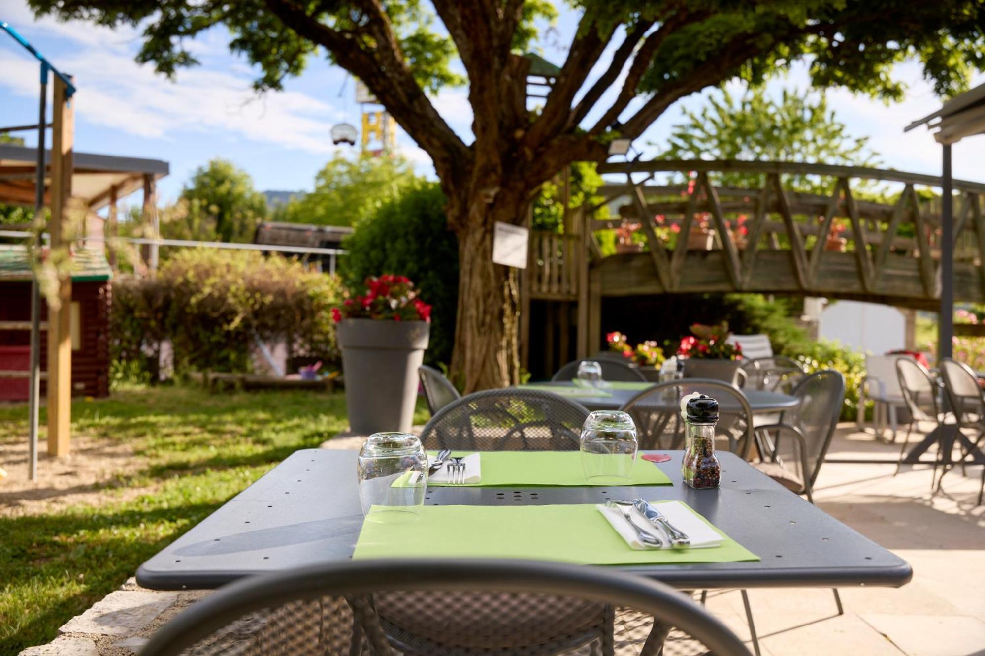 Hotel-Restaurant Le Calice Du Gevaudan - A75 Banassac Eksteriør billede