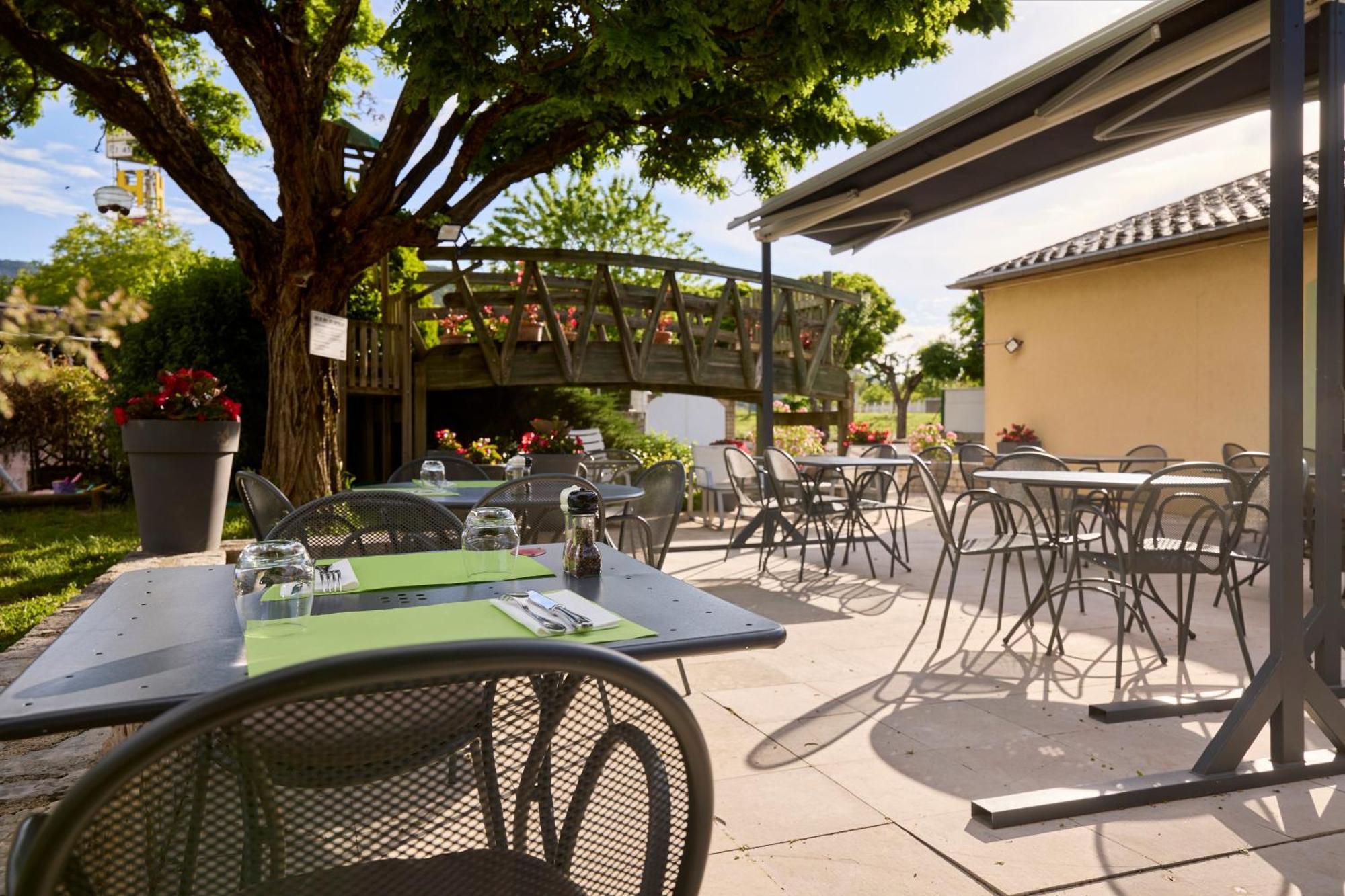 Hotel-Restaurant Le Calice Du Gevaudan - A75 Banassac Eksteriør billede