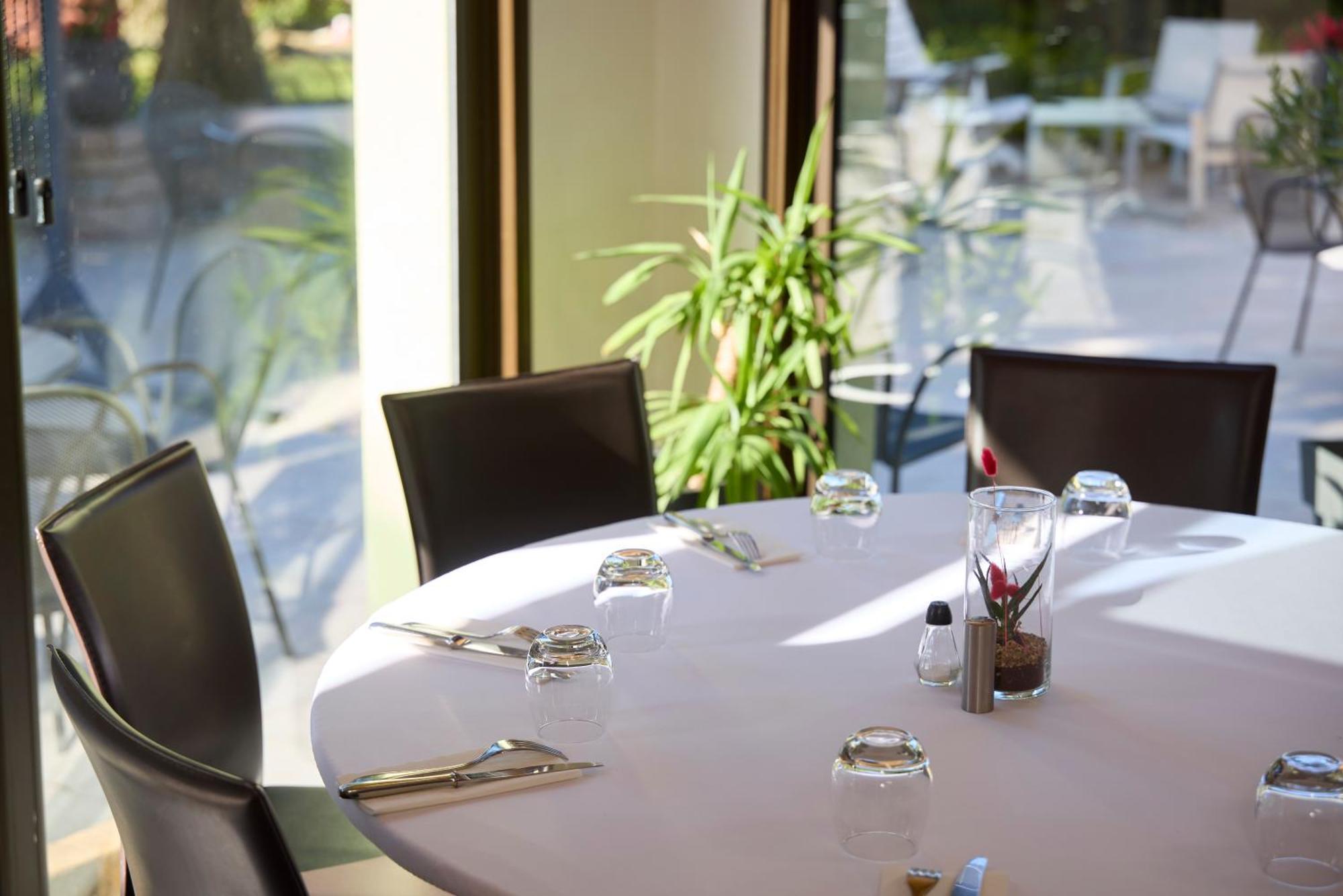 Hotel-Restaurant Le Calice Du Gevaudan - A75 Banassac Eksteriør billede