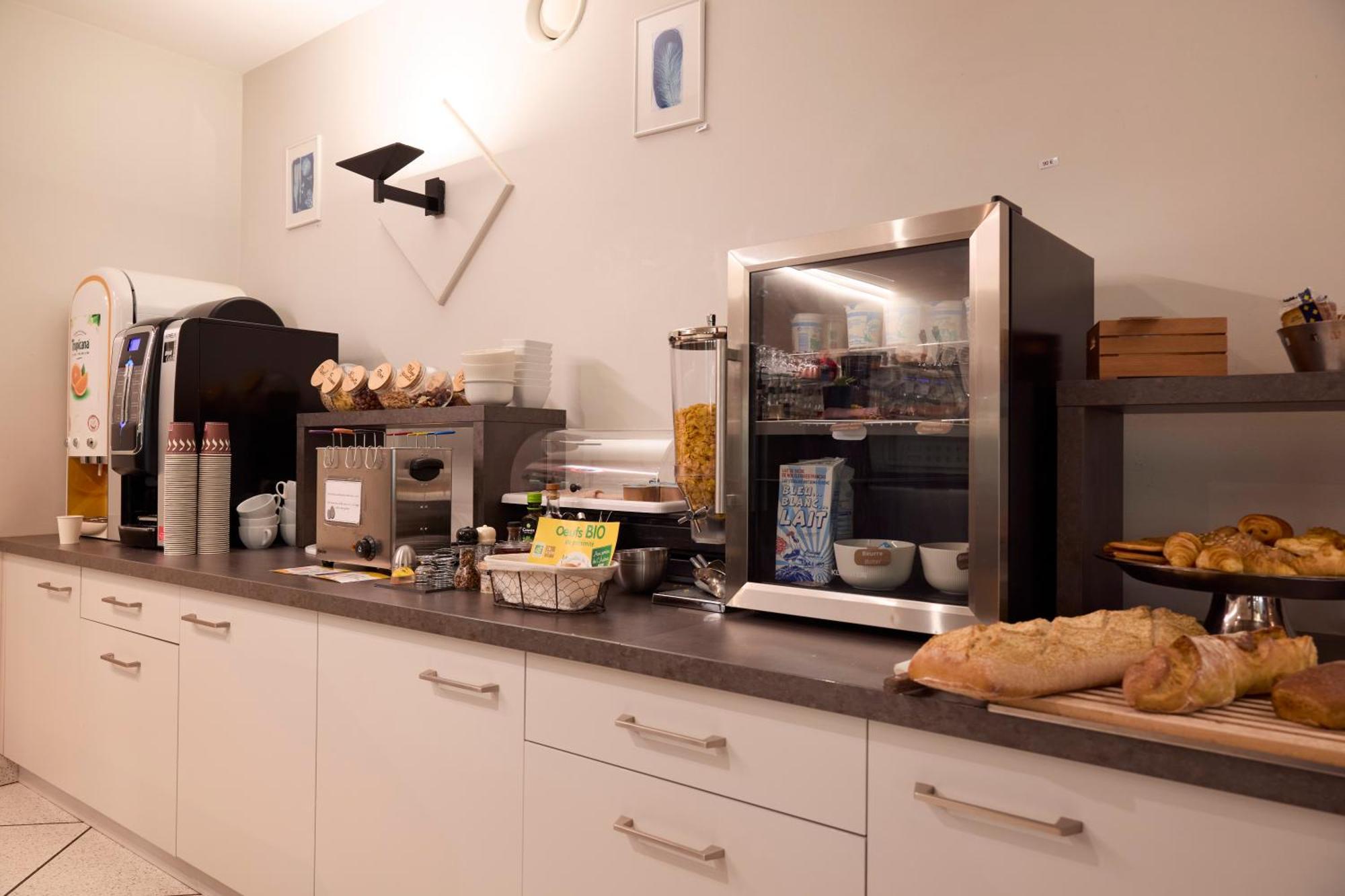 Hotel-Restaurant Le Calice Du Gevaudan - A75 Banassac Eksteriør billede