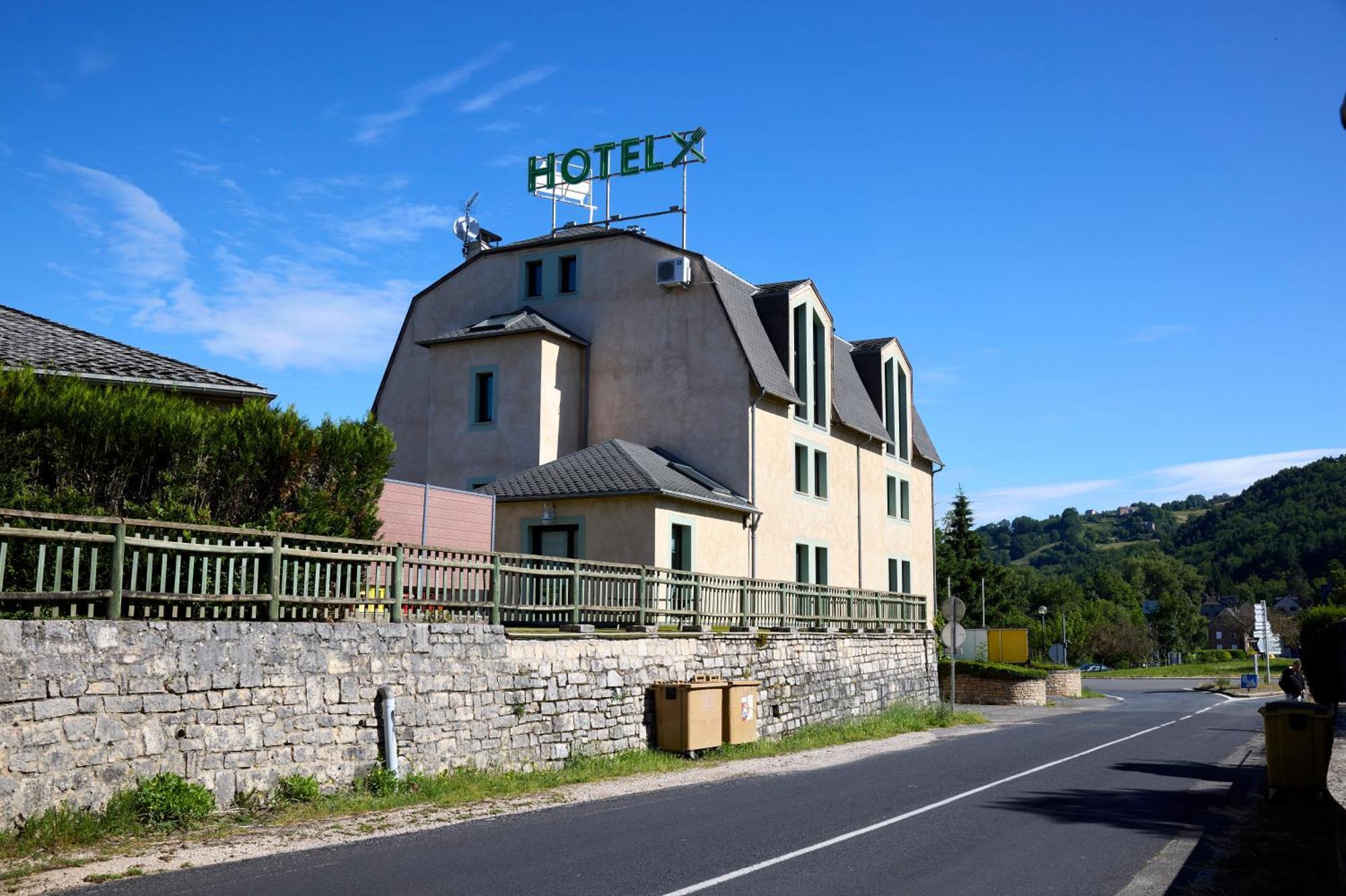 Hotel-Restaurant Le Calice Du Gevaudan - A75 Banassac Eksteriør billede