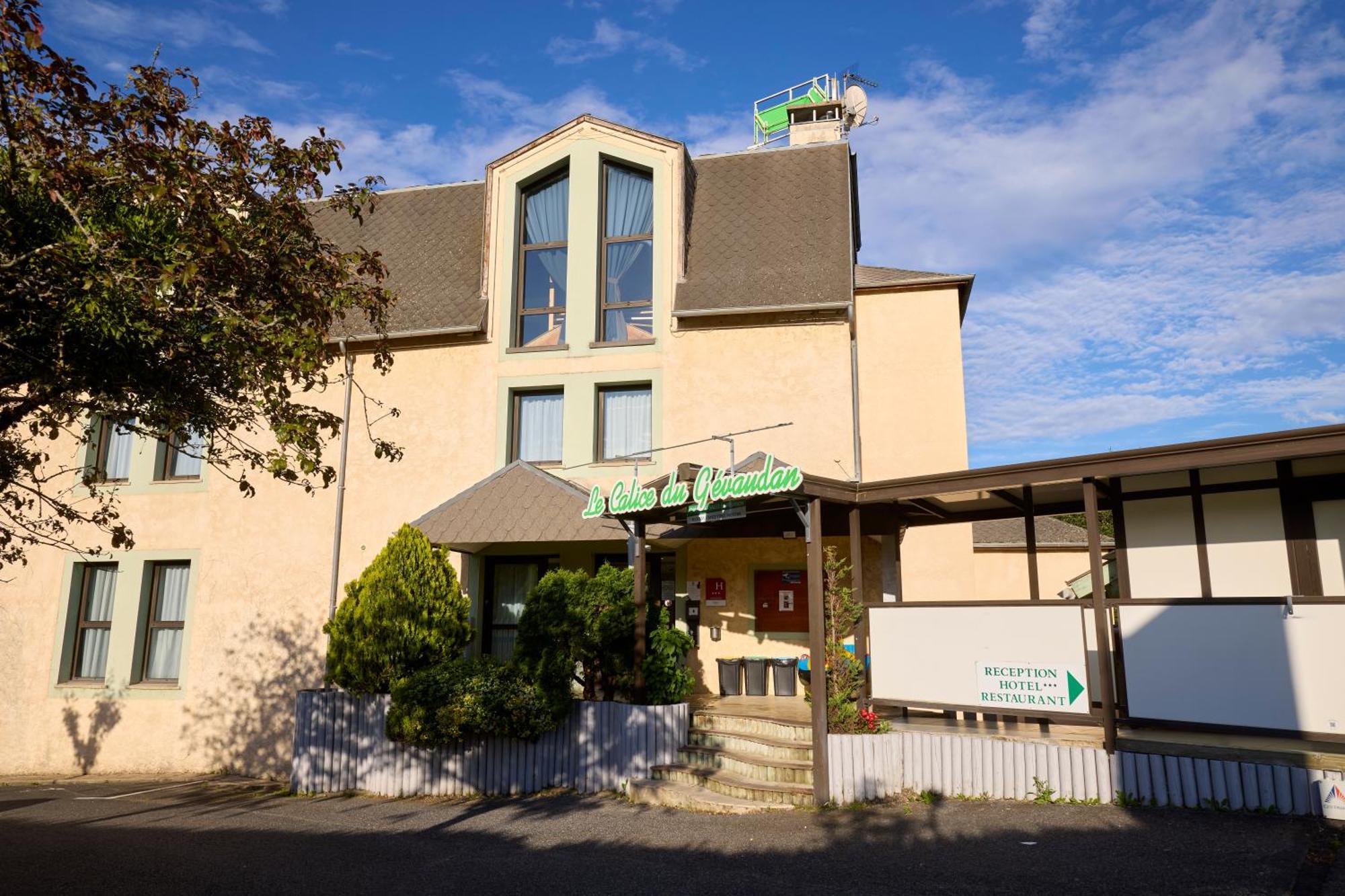 Hotel-Restaurant Le Calice Du Gevaudan - A75 Banassac Eksteriør billede