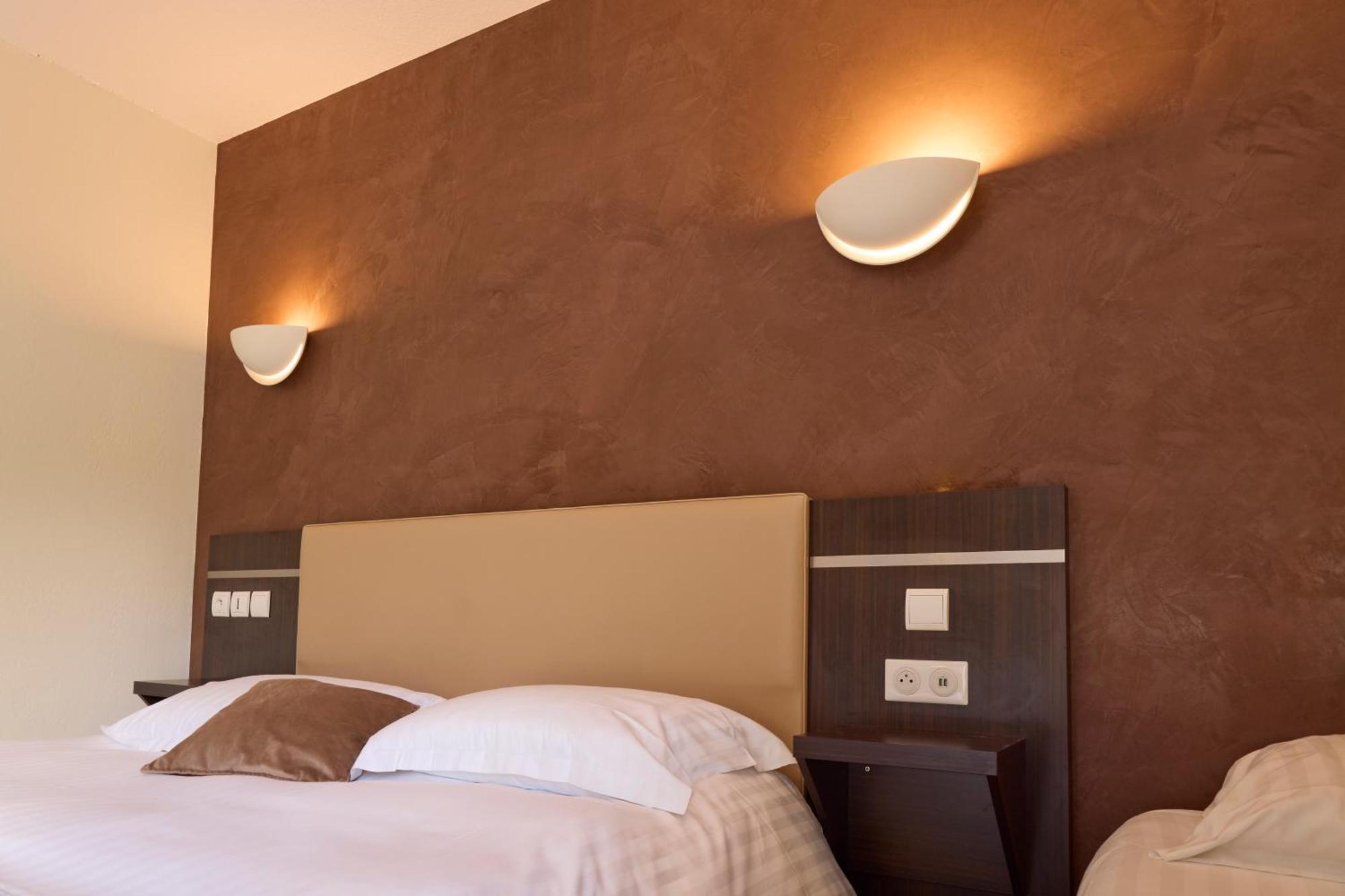 Hotel-Restaurant Le Calice Du Gevaudan - A75 Banassac Eksteriør billede