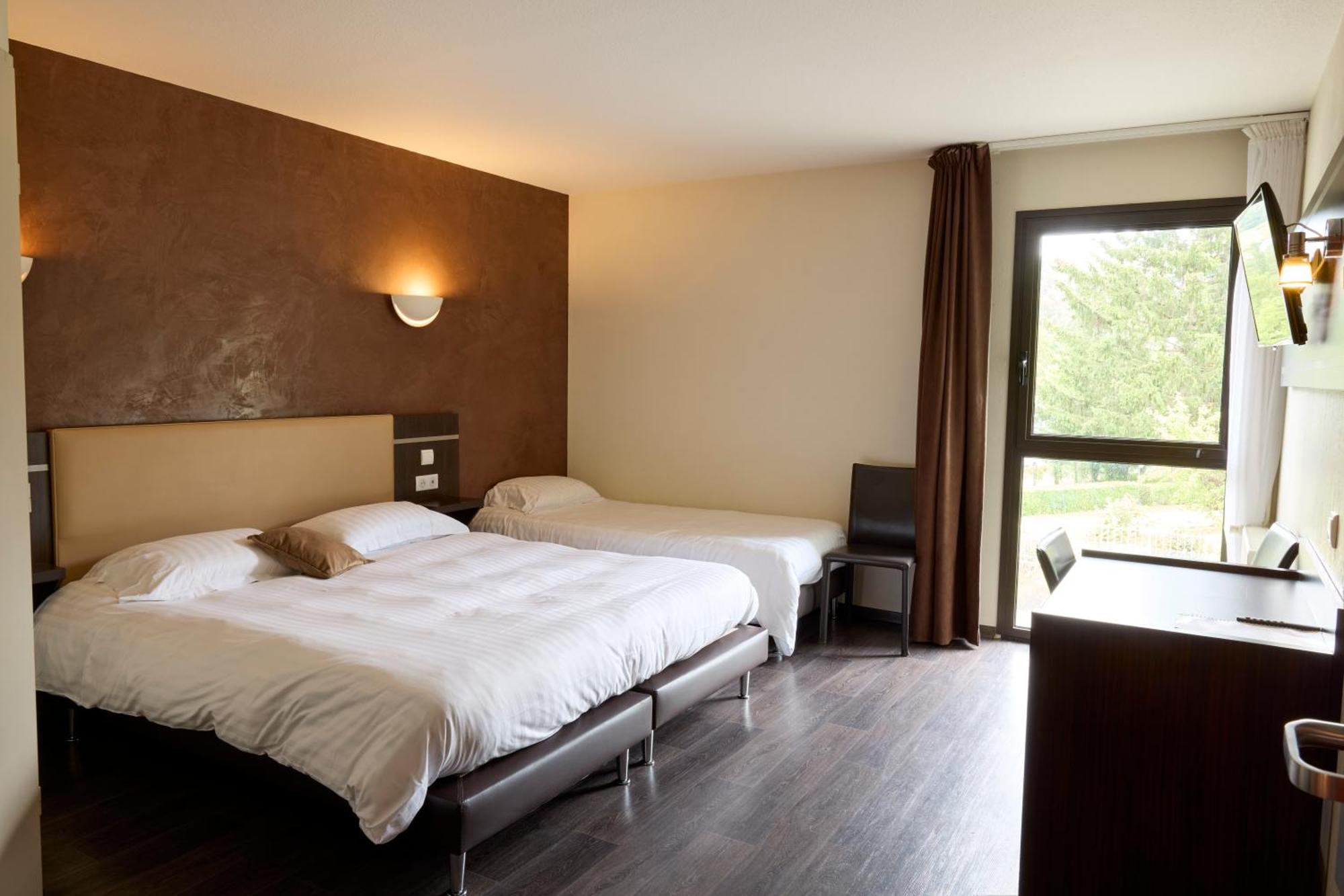 Hotel-Restaurant Le Calice Du Gevaudan - A75 Banassac Eksteriør billede