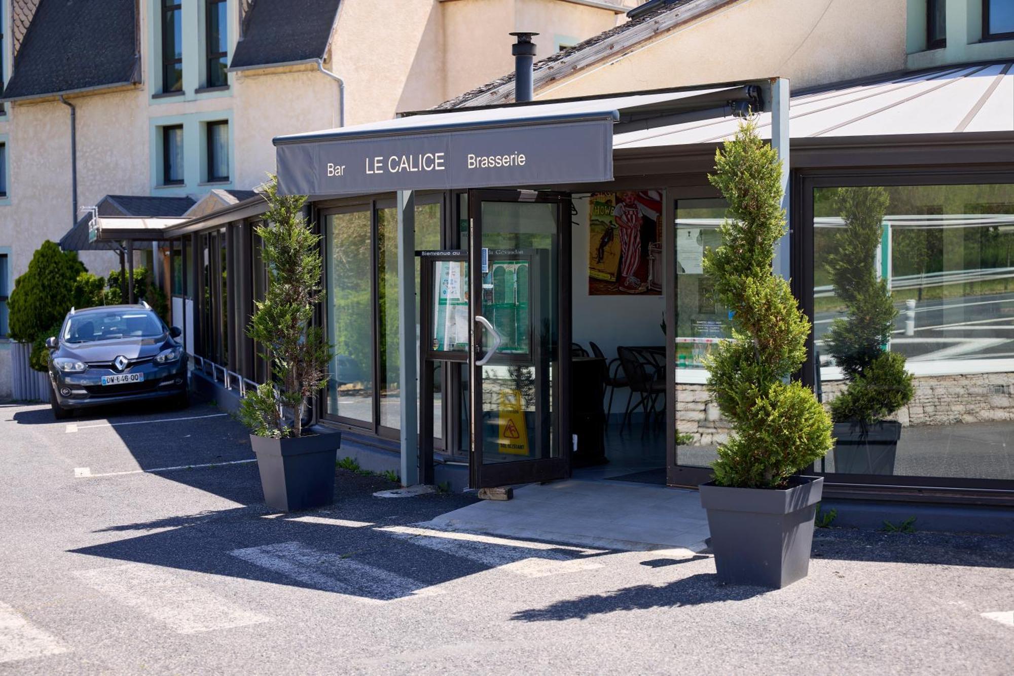 Hotel-Restaurant Le Calice Du Gevaudan - A75 Banassac Eksteriør billede