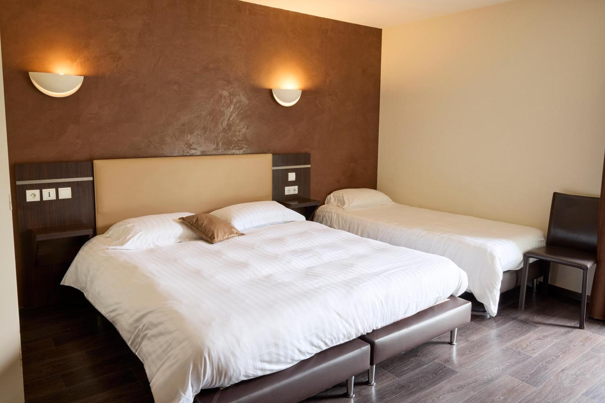 Hotel-Restaurant Le Calice Du Gevaudan - A75 Banassac Eksteriør billede