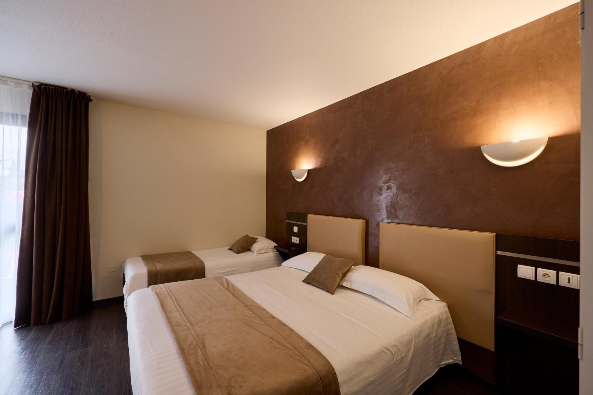 Hotel-Restaurant Le Calice Du Gevaudan - A75 Banassac Eksteriør billede