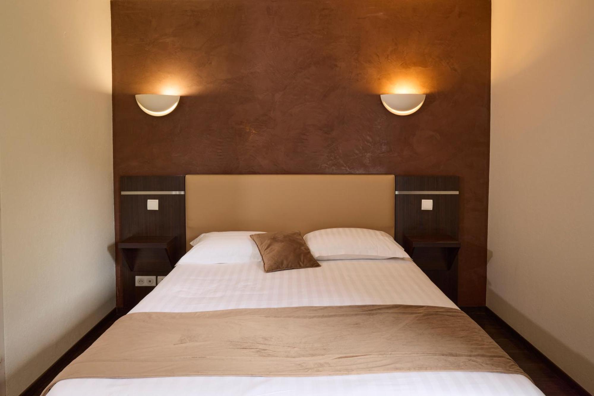 Hotel-Restaurant Le Calice Du Gevaudan - A75 Banassac Eksteriør billede