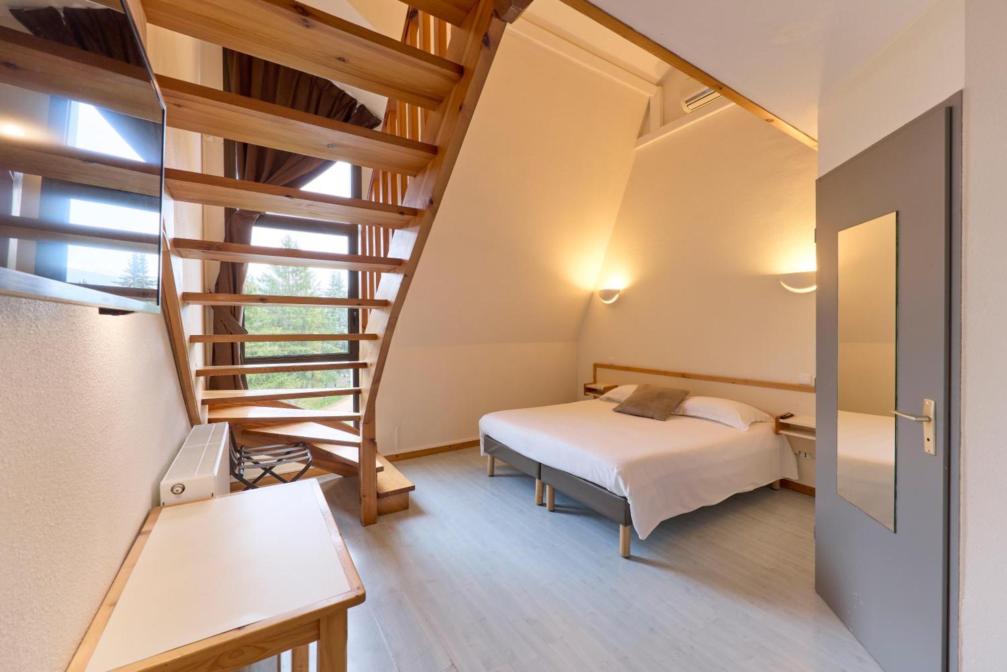 Hotel-Restaurant Le Calice Du Gevaudan - A75 Banassac Eksteriør billede