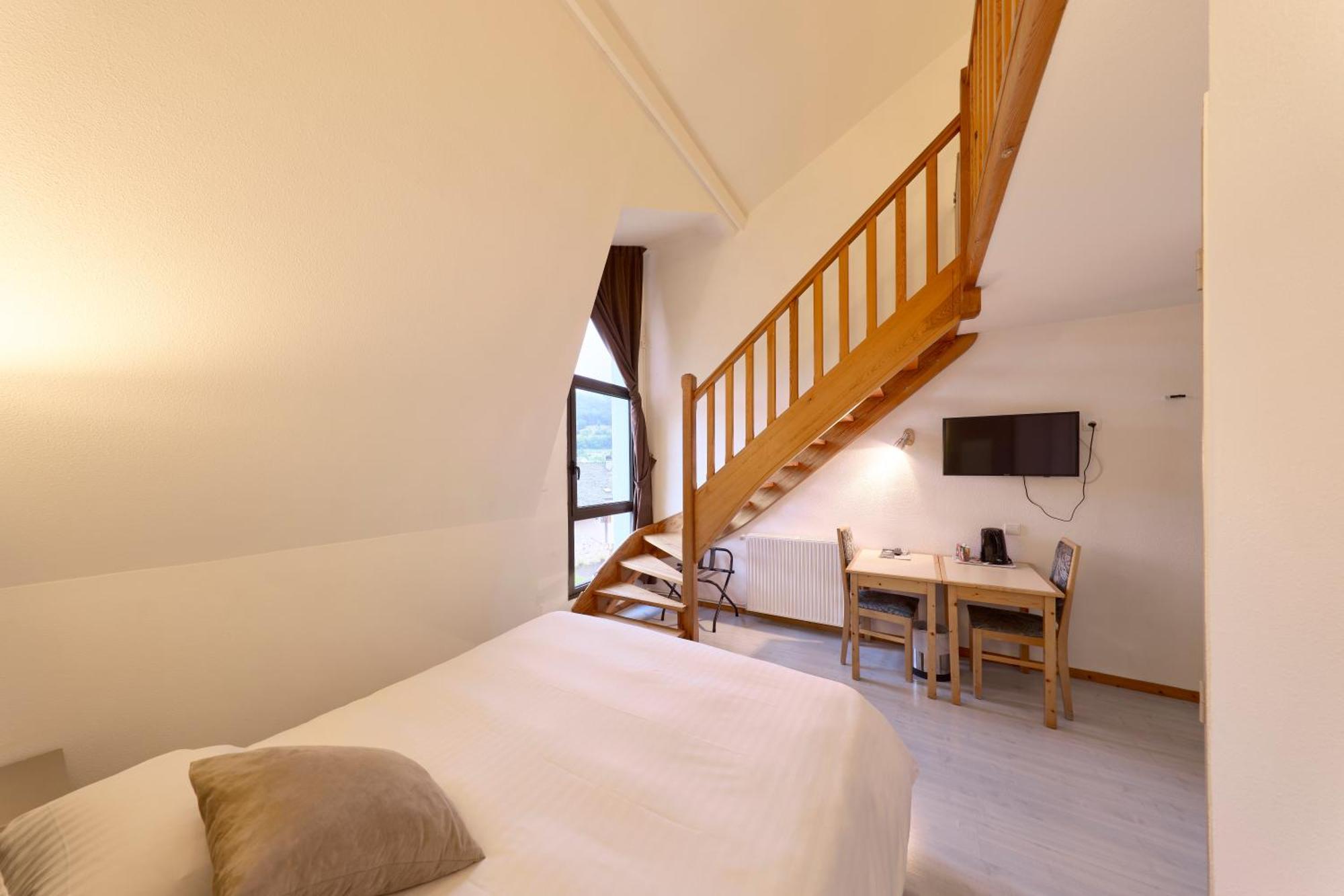 Hotel-Restaurant Le Calice Du Gevaudan - A75 Banassac Eksteriør billede