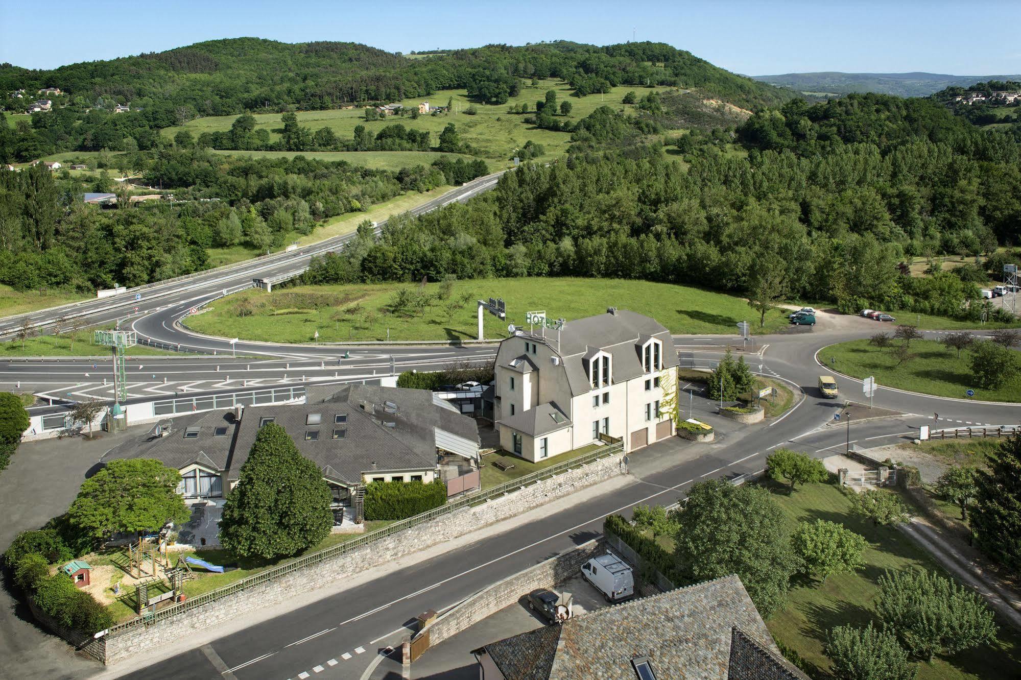 Hotel-Restaurant Le Calice Du Gevaudan - A75 Banassac Eksteriør billede
